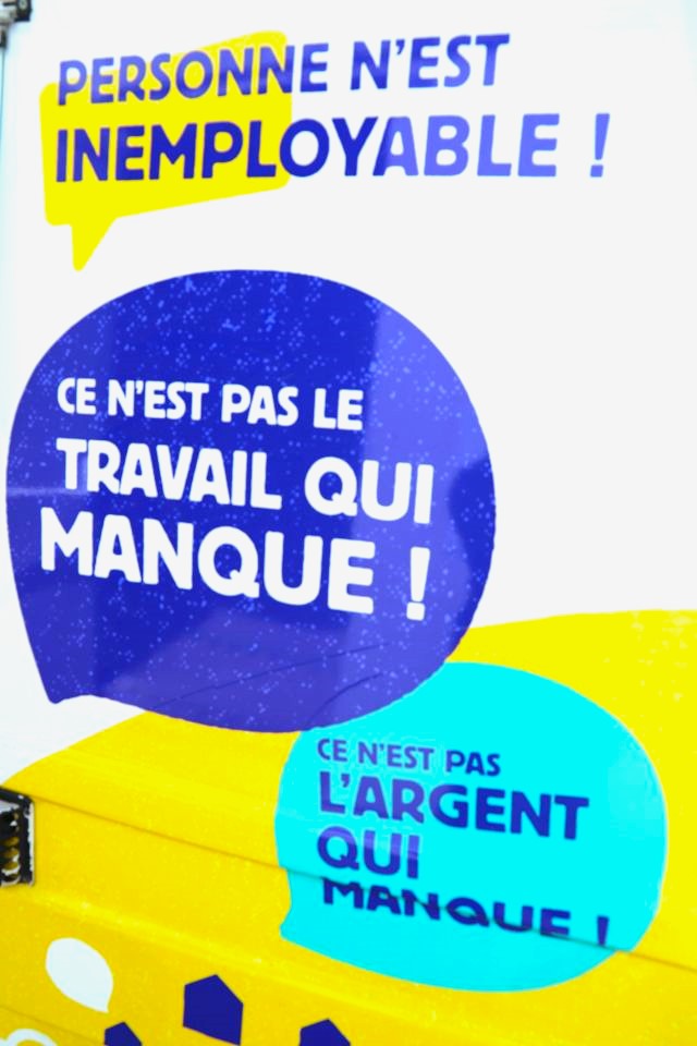 La caravane du Tour de France du plein emploi porte haut les messages scandées par les acteurs de l'emploi solidaire de toute la France, comme ceux d’Échirolles lors de cette 33e étape au micro de New's FM. 