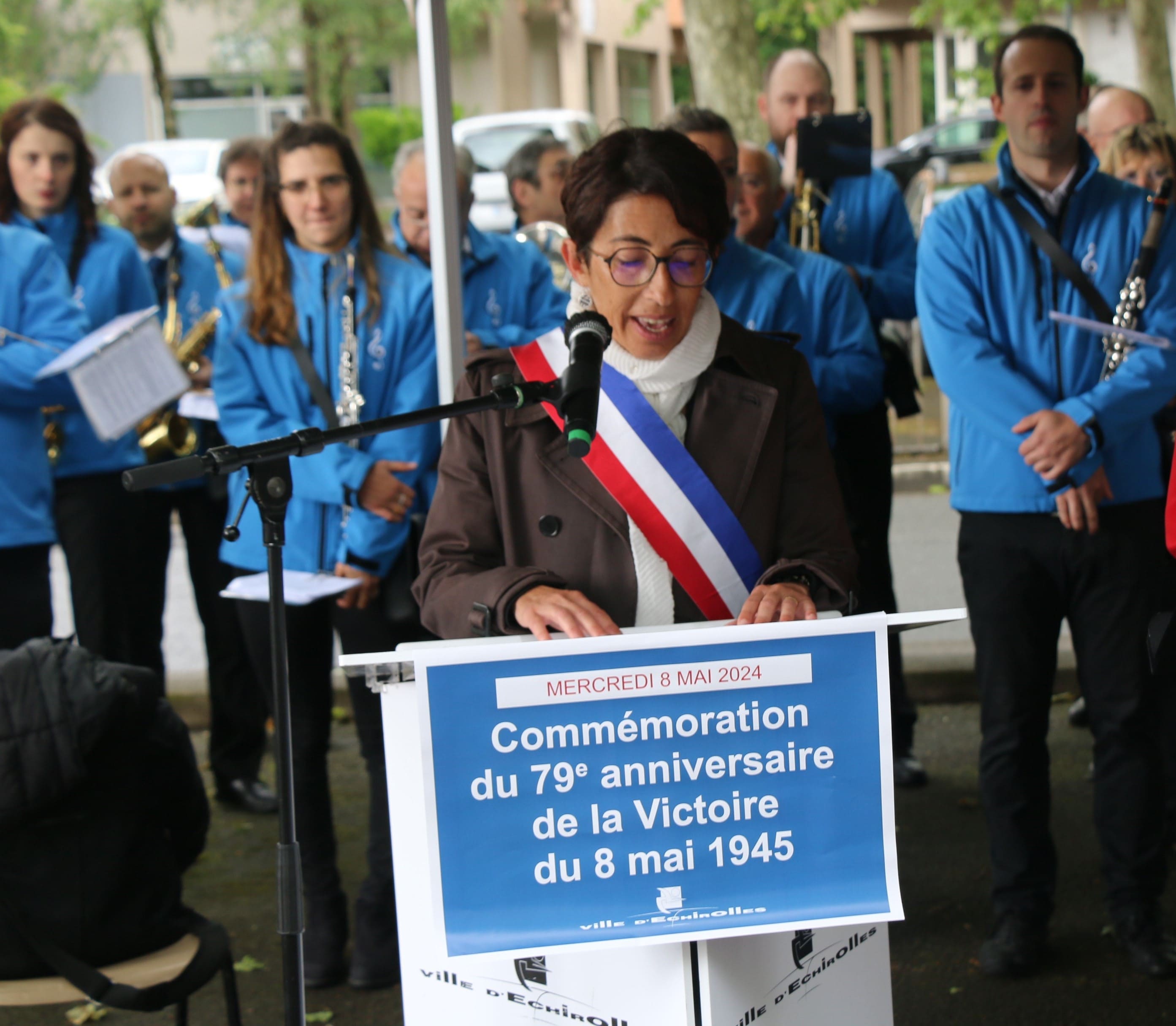 Discours de Madame la maire, Amandine Demore, qui porte un message pacifiste clair : plus jamais ça.