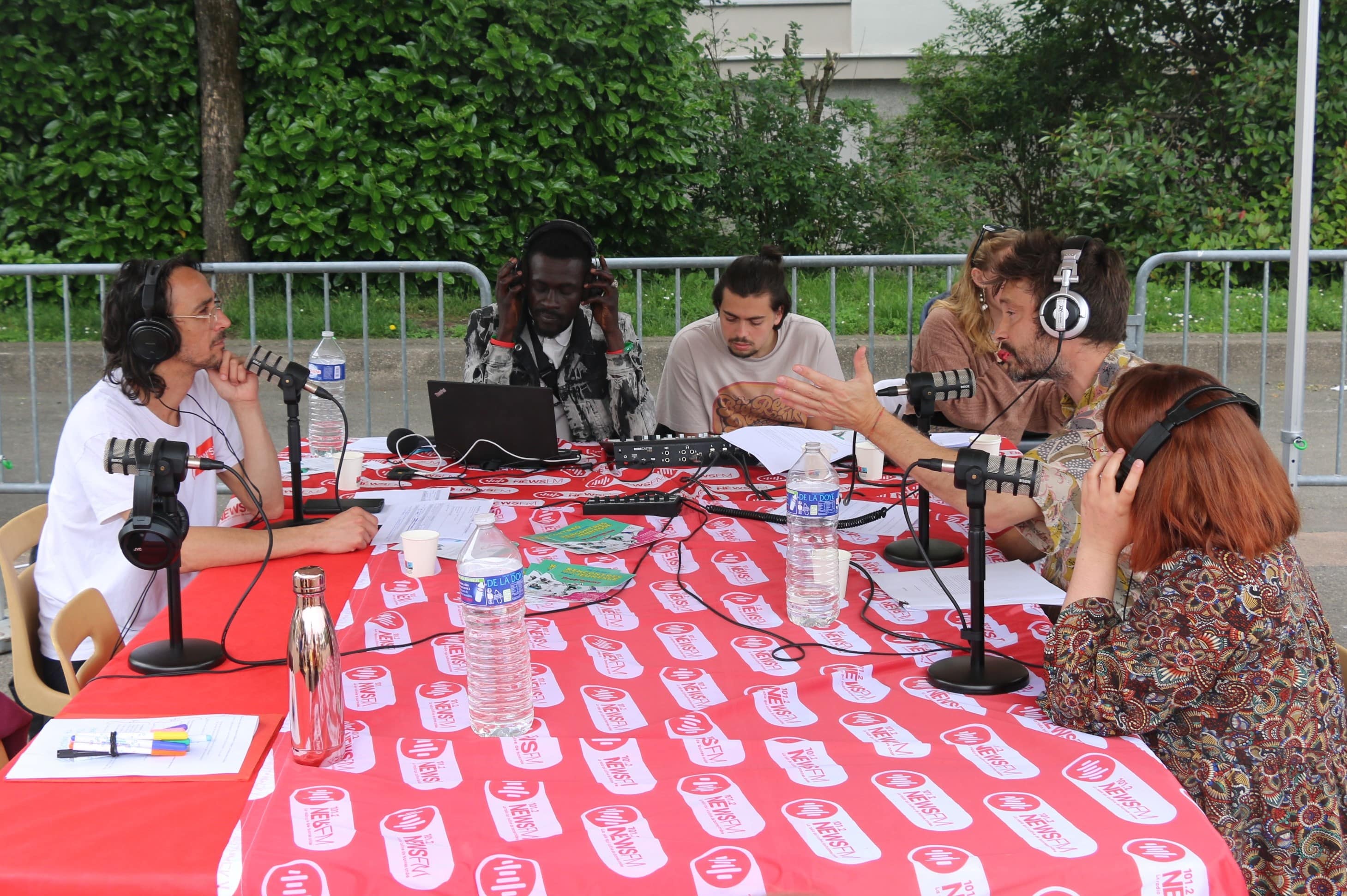 Un plateau de radio animé par l'équipe de New's FM.