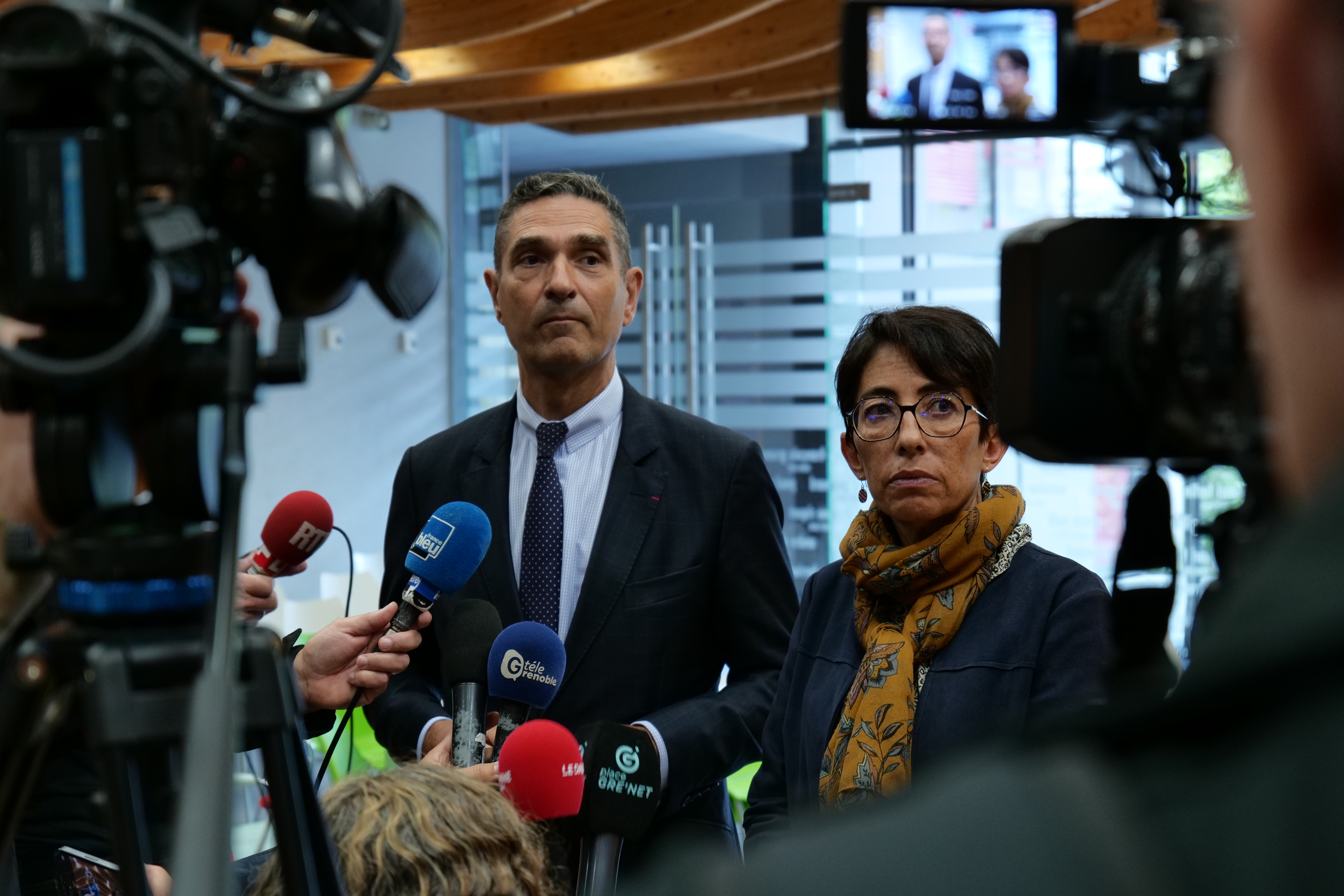 Louis Laugier, préfet de l'Isère et la Maire Amandine Demore lors de la conférence de presse de ce vendredi.