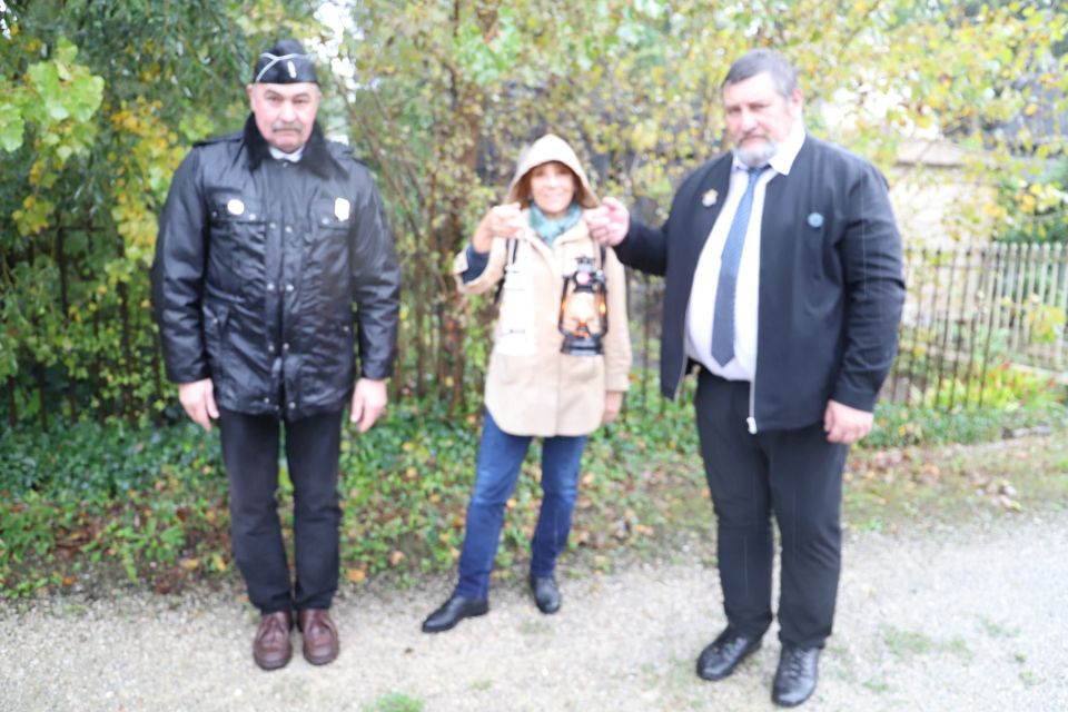 Jacqueline Madrennes, adjointe au travail de mémoire de la Ville, reçu la flamme des mains d'Eric Bois, délégué générale de l'Isère du Souvenir Français. 