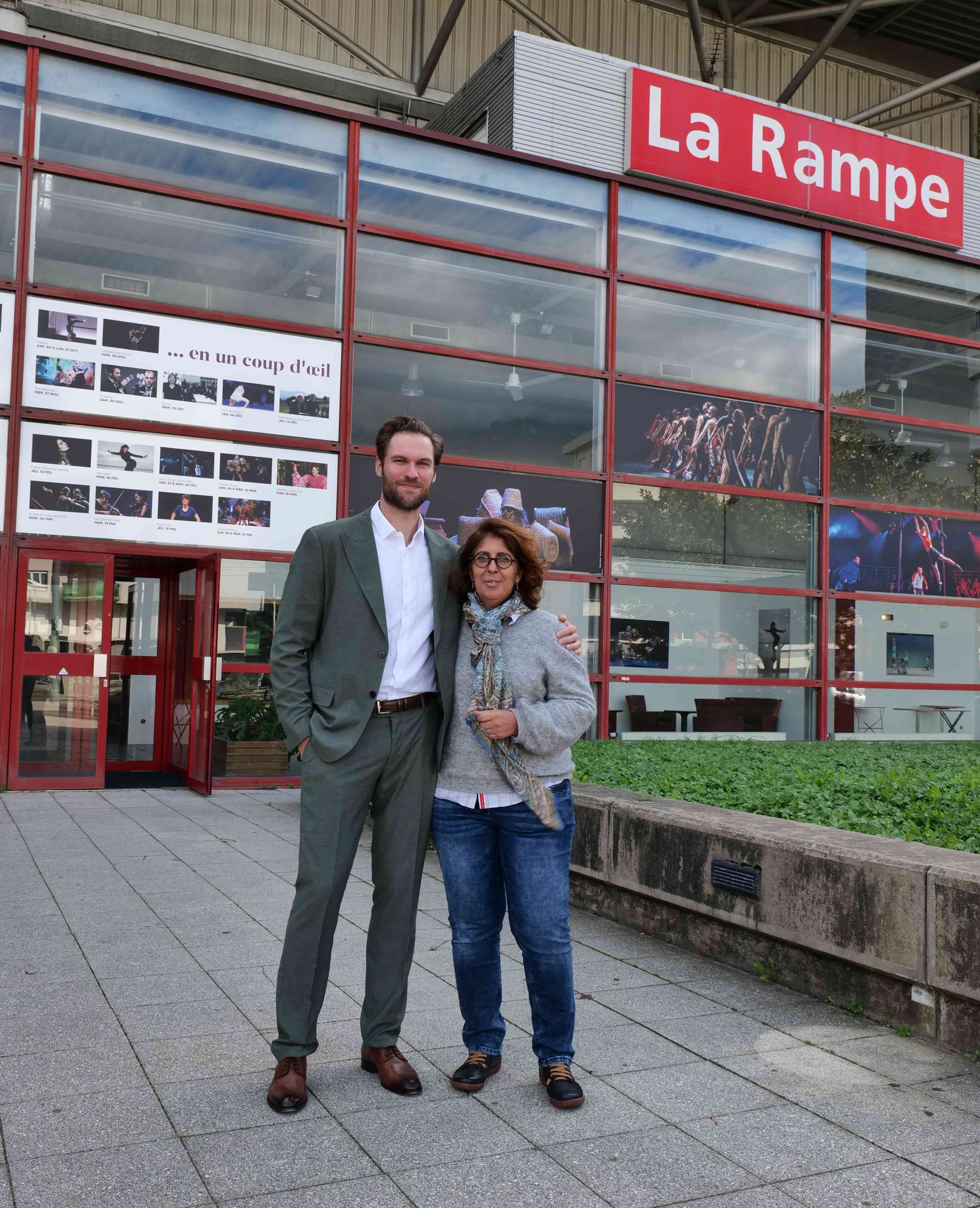 Sylvère Lamotte, chorégraphe de la compagnie Lamento, en compagnie de Joséfa Gallardo, directrice de La Rampe.