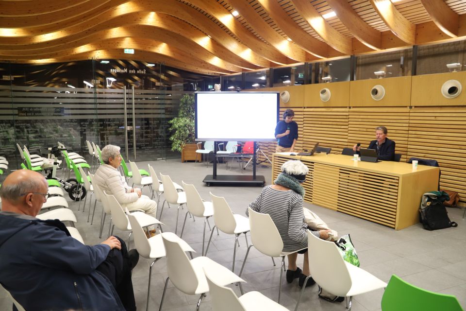 La réunion publique organisée en mairie avait pour objectif de présenter les Zones d'accélération aux habitant-es... et de susciter chez eux l'envie de s'engager dans une démarche de production d'énergies renouvelables.