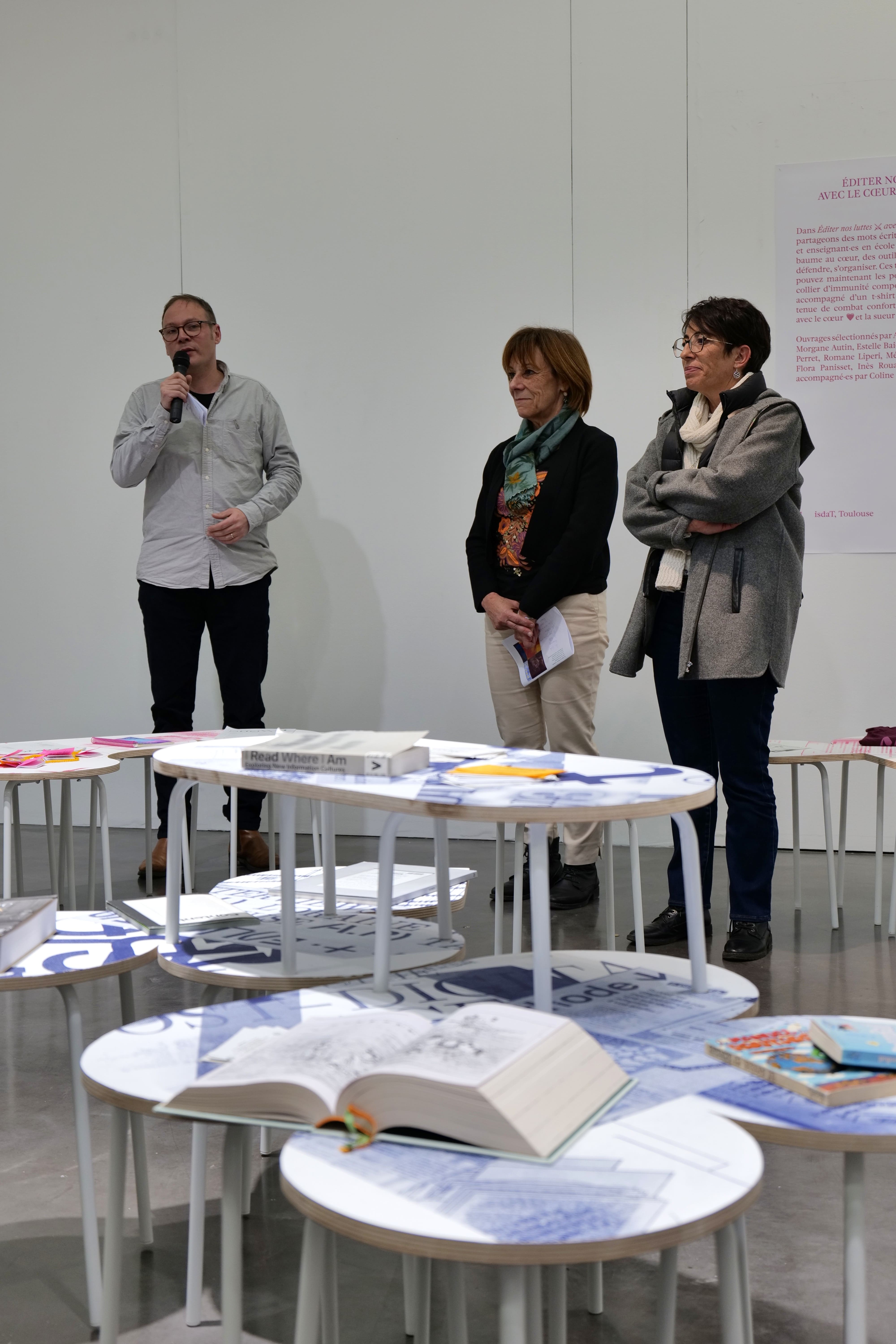 Étienne Hervy, directeur du TRACé, Jacqueline Madrennes, adjointe à la culture, et Amandine Demore, maire d'Échirolles.