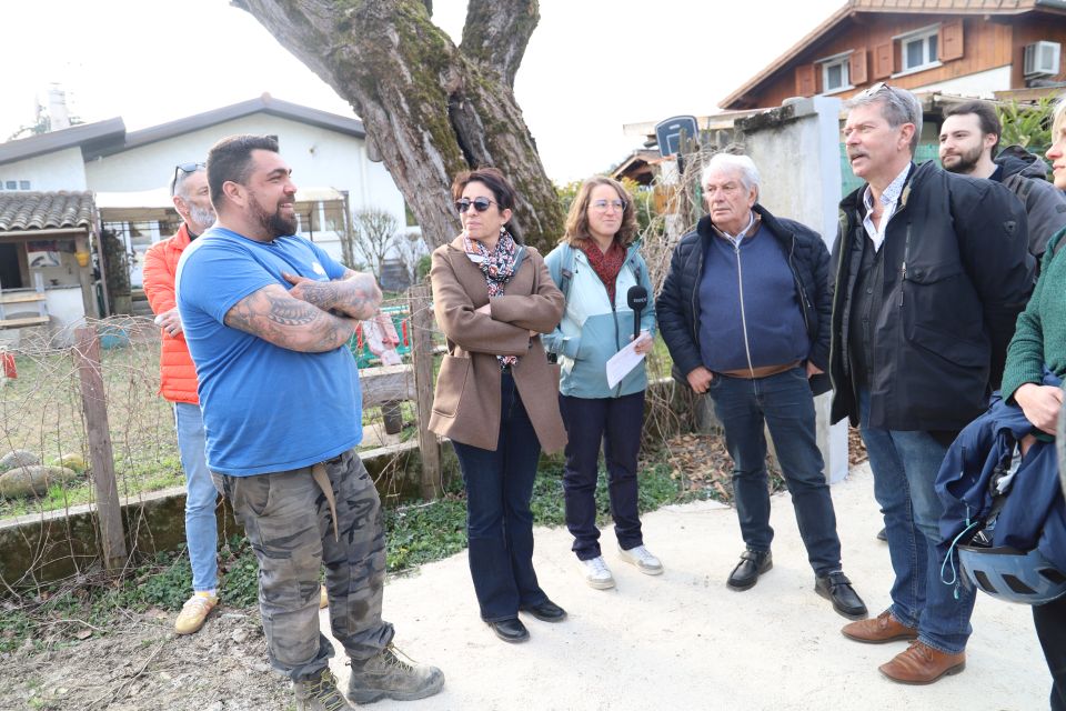 Dernière étape pour les élu-es et technicien-nes, le corridor écologique de la Frange verte qui fait étape cet hiver du côté de la résidence des Colline avant de poursuivre son trajet vers la halle Giroud. Arrivée prévue  à l'hiver 2028 !