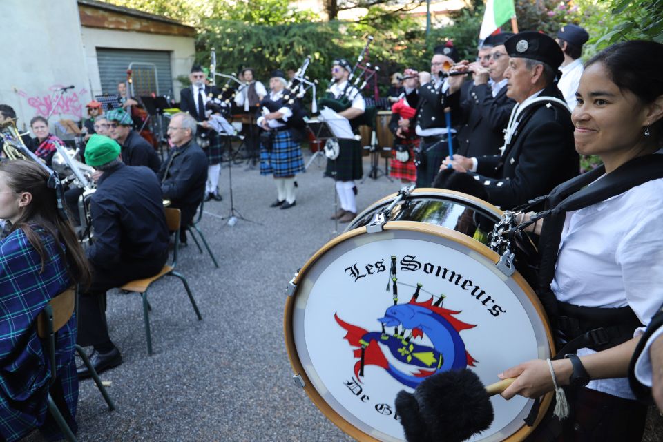 Écho d’Échirolles : 75 ans en fanfare ! Invité-es par l’Écho, les musicien-nes de l'Harmonie des Terres froides et Les Sonneurs de Grenoble, ont grandement contribué au succès du concert anniversaire de l'ensemble échirollois.