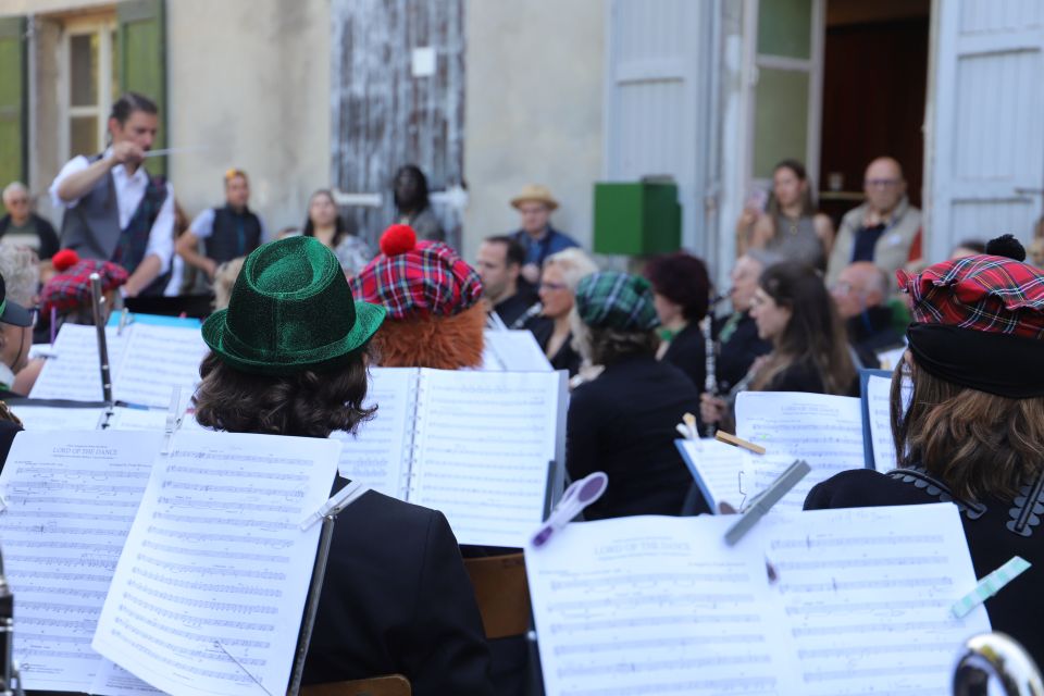 Echo d'Echirolles : 75 ans en fanfare ! Tartans, kilts, cornemuses et bombardes étaient de sortie pour ce joli concert celtique où les deux chefs, Nicolas Canicatti, pour l'Harmonie, et Pierre-André Floquet, pour l'Echo, se sont succédé à la direction.