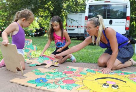 Les grands jeux en bois des ludothèques ont rencontré un joli succès auprès des enfants.