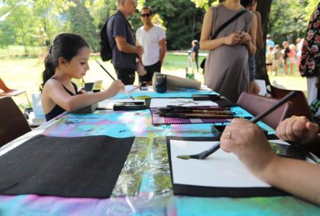 Les agent-es du Pôle de la lecture et des écrits avaient prévus de nombreux ateliers pour permettre à tous de s’adonner au mail-art, au graff ou la calligraphie.