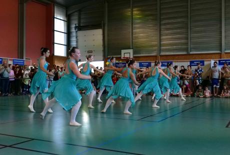 Idéale Danse a proposé plusieurs chorégraphies au public.