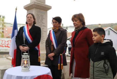 Les élèves de l’élémentaire Jean-Paul-Marat, ont ravivé la flamme de la Nation qu’ils avaient été recueillir sous l’Arc de Triomphe, sur la tombe du Soldat inconnu, en juin dernier, aux côté de la députée Cyrielle Chatelain, de la maire Amandine Demore et de l’adjointe Jacqueline Madrennes. Un joli moment d’émotion…