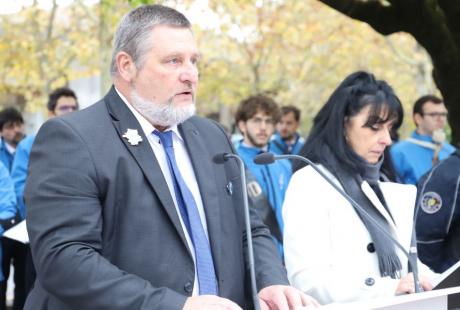 Eric Bois, président de la Délégation générale de l’Isère du Souvenir français, a redit dans son propos les remerciements adressés aux élèves de l’élémentaire Marat pour avoir ramené la flamme du Souvenir. Des élèves qui étaient également présent-es lors d’une cérémonie au cimetière Saint-Roch de Grenoble, en octobre.