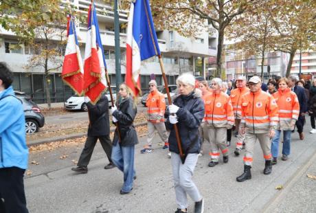 La cérémonie du 11-Novembre s’est déroulée ce lundi à Échirolles pour commémorer le 106e anniversaire de l’Armistice de la Première Guerre. Une cérémonie particulièrement suivie, qui a mis la jeunesse à l’honneur.