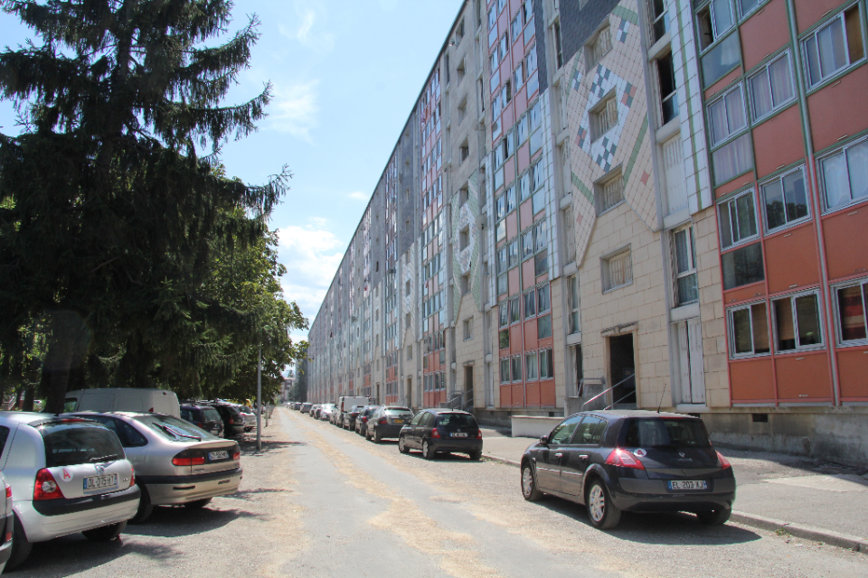 Vue de la rue des Grottes de la Luire