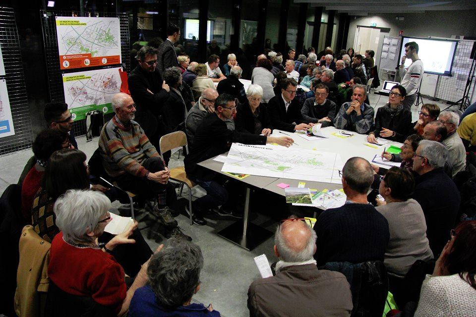 Une vue des tables rondes