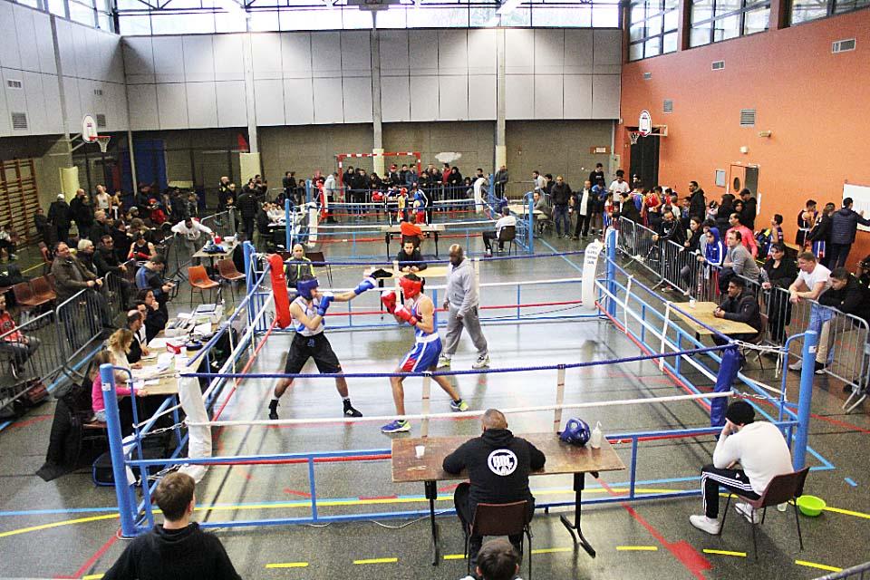 Combat de boxe éducative à La Butte